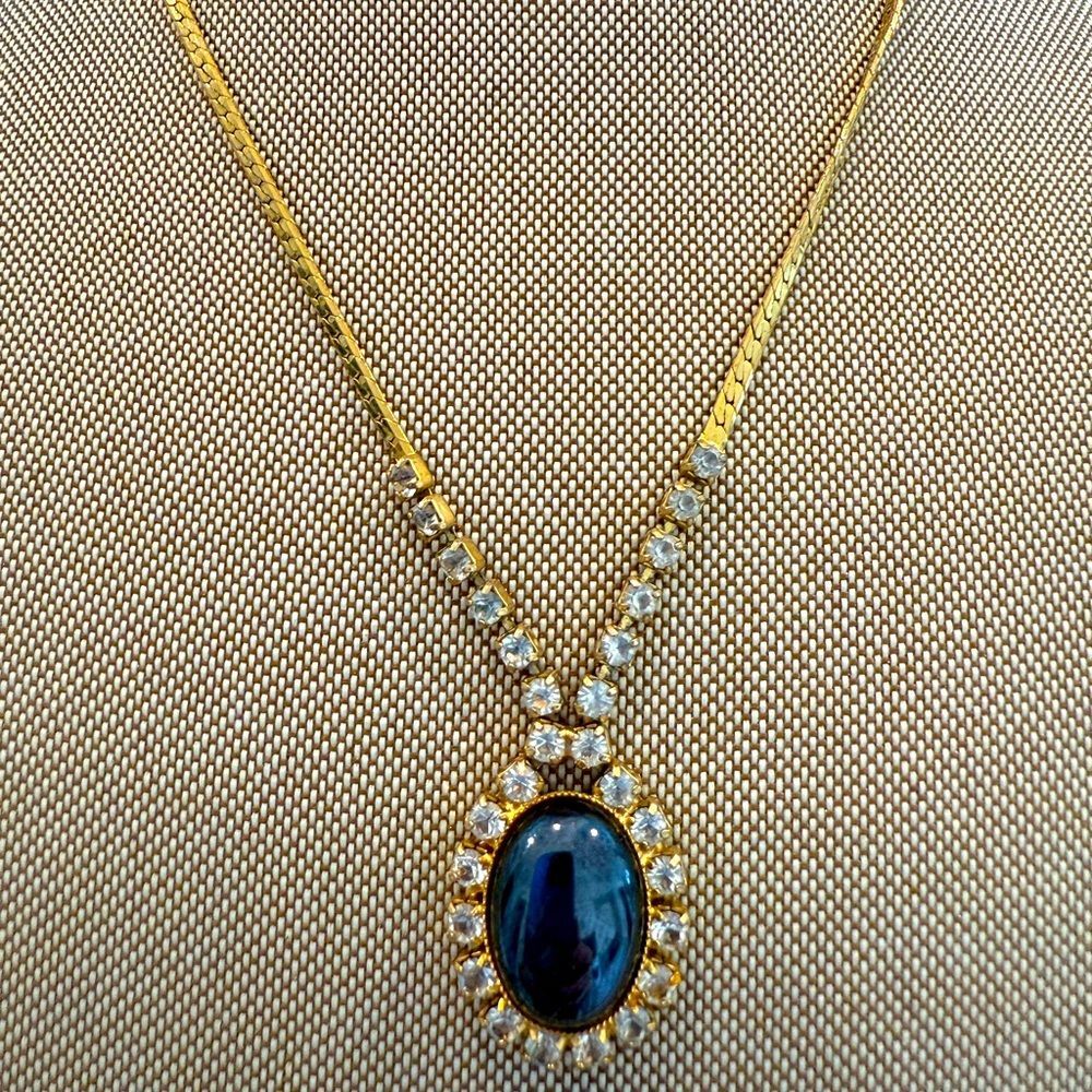 Vintage Elegant Gold plated and Black Pendant Necklace